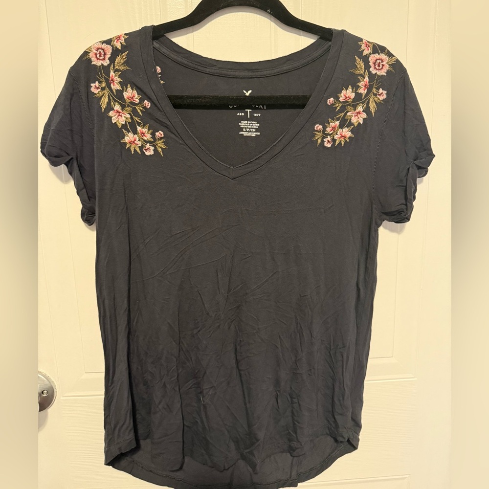 AE soft and sexy tee: Embroidered Floral Gray Top